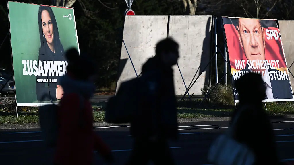 Eine-kritische-Auseinandersetzung-von-Schuelern-mit-der-bevorstehenden-Wahl-ist-erwuenscht-allerdings-muessen-die-Schulen-bei-ihrem-Bildungsauftrag-Neutralitaet-und-Gleichbehandlung-der-Parteien-gewaehrleisten