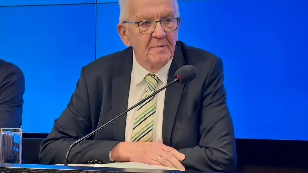 Ministerpraesident-Winfried-Kretschmann-will-trotz-Kritik-am-Leistungstest-Kompass-4-fuer-Grundschueler-festhalten