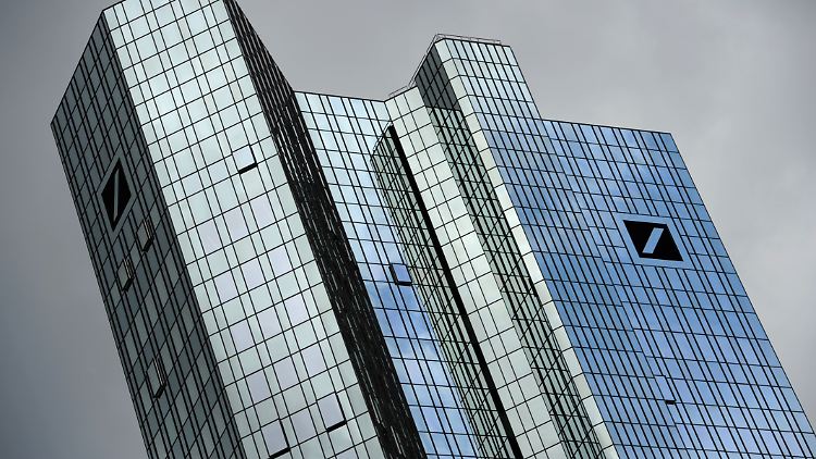 Die Deutsche Bank stellt sich an der Spitze in Teilen neu auf.