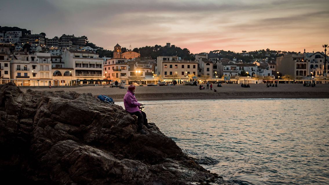 Abendstimmung in Tossa de Mar an der Costa Brava.
