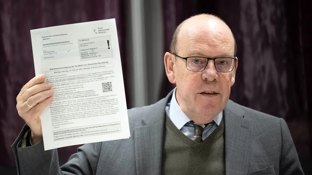 Landeswahlleiter-Andreas-Cors-informiert-ueber-die-Bundestagswahl-im-Februar