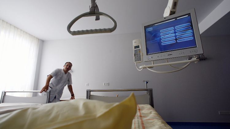 Die meisten Krankenhäuser könnten schon jetzt problemlos auf Zweibettzimmer umstellen.