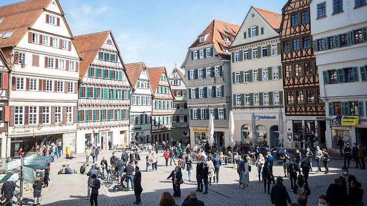 Manche Menschen in Tübingen halten sich nicht an die Regeln, beobachtet Lisa Federle.