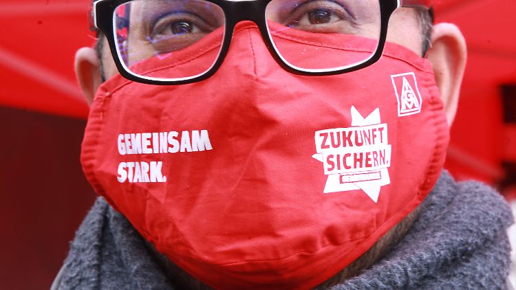 Metaller in Nordrhein-Westfalen können aufatmen. IG Metall und Arbeitgeber einigten sich auf einen neuen Tarifvertrag.