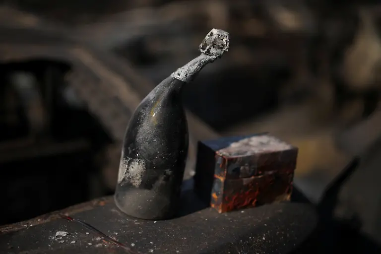 2025-01-09T213214Z-1551294353-RC2K6CALQWP4-RTRMADP-3-CALIFORNIA-WILDFIRES