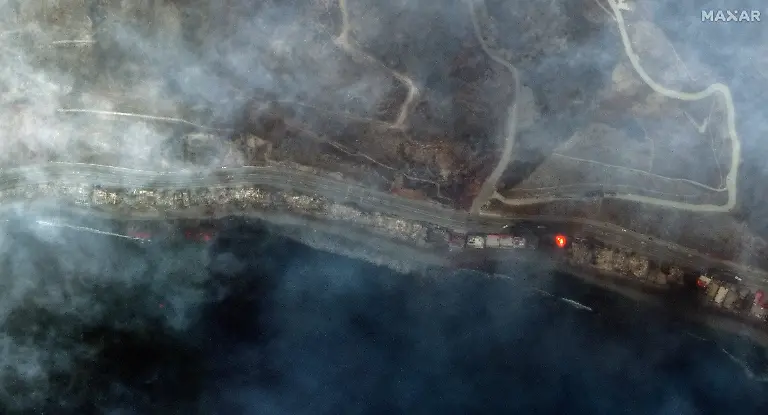 Pacific-Coast-Highway-along-the-Malibu-coastline