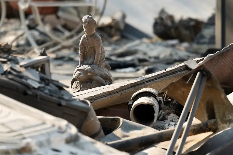 2025-01-10T184629Z-377477859-RC267CAWD961-RTRMADP-3-CALIFORNIA-WILDFIRES