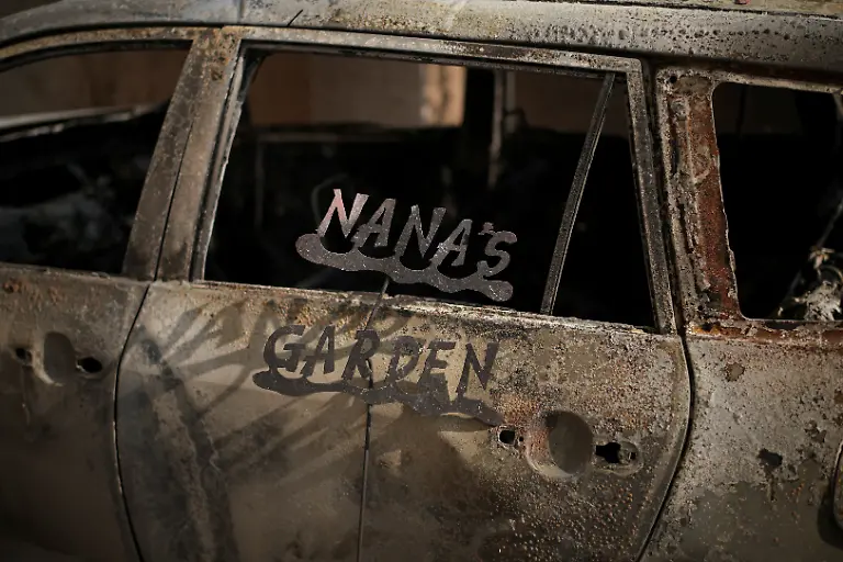 2025-01-09T211516Z-164540025-RC2J6CANU92N-RTRMADP-3-CALIFORNIA-WILDFIRES