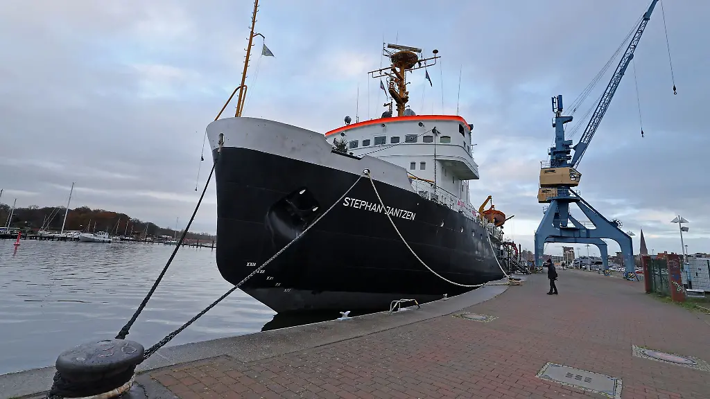 Soll-bald-zur-Generalueberholung-in-die-Werft-der-Eisbrecher-Stephan-Jantzen