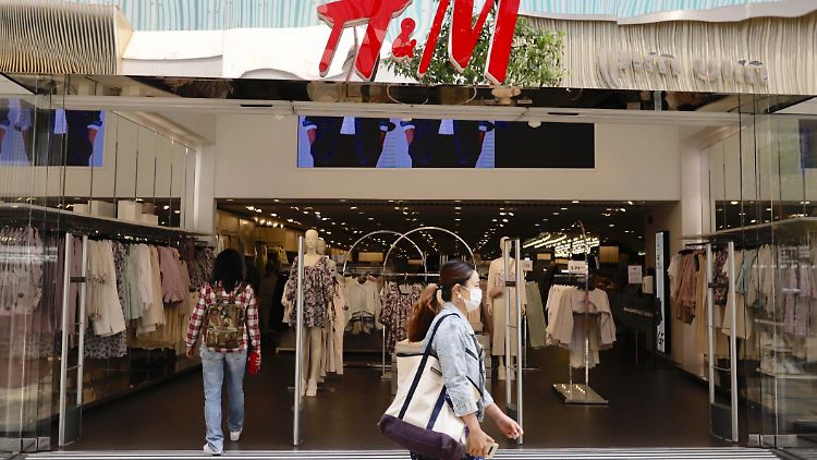 China ist mittlerweile der drittgrößte Markt für H&M, allerdings ist das Unternehmen dort wegen Vorwürfen einer chinakritischen Haltung mit einem Boykott belegt.