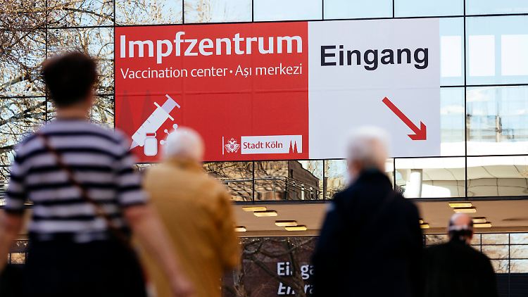 Die Bundesländer legen selbst fest, wie sie mit bereits gebuchten Terminen für Erstimpfungen mit Astrazeneca umgehen.