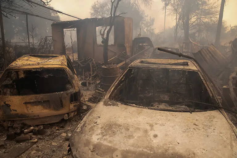 2025-01-09T232924Z-654427287-RC2Y5CA90X7S-RTRMADP-3-CALIFORNIA-WILDFIRES-PICTURES
