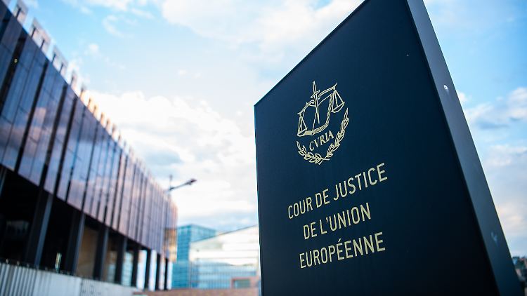 Mehrfach wies der Europäische Gerichtshof die rechtsnationale Regierung in ihre Schranken. Nun sieht sich die EU-Kommission erneut zum Handeln gezwungen.