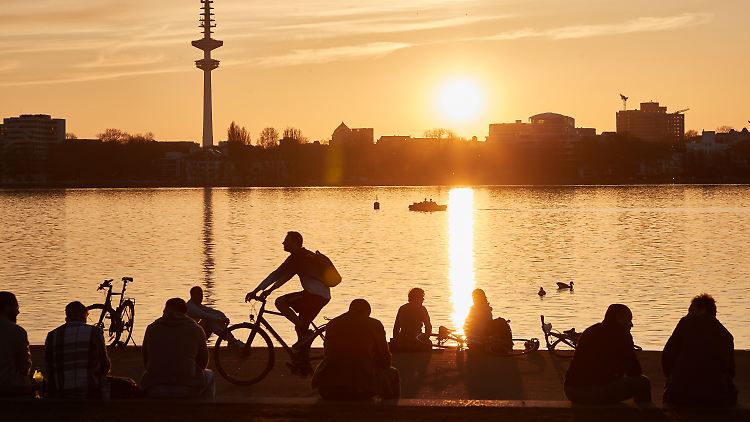 Gemütlich am Wasser sitzen ist nach 21 Uhr eher nicht mehr erlaubt.