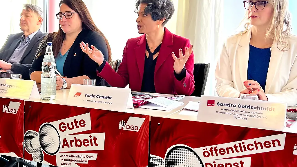 Ina-Morgenroth-2-v-l-Geschaeftsfuehrerin-der-IG-Metall-Region-Hamburg-und-die-Hamburger-DGB-Vorsitzende-Tanja-Chawla-2-v-r-sprachen-sich-gegen-eine-Lockerung-des-Arbeitszeitgesetzes-aus
