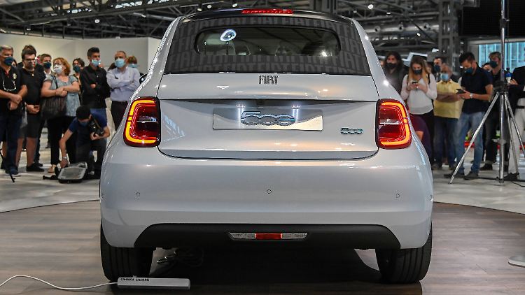 Der Fiat 500e - auch von hinten ein Hingucker.