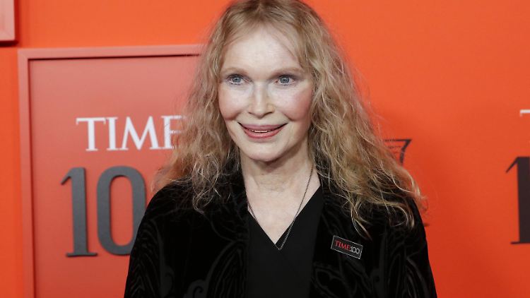 Mia Farrow hat vier leibliche Kinder und zehn adoptierte.