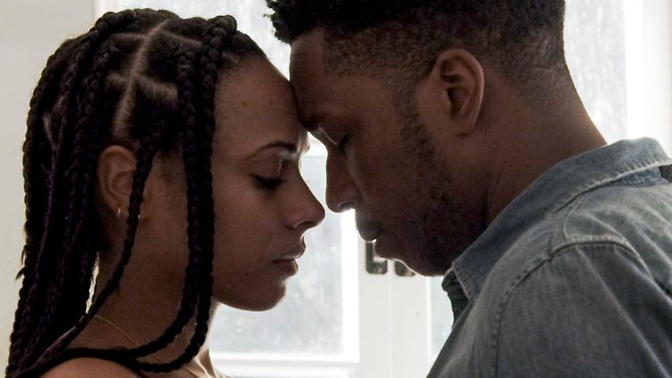 Beziehung im Stresstest: Sade (Nicolette Robinson) und James (Leslie Odom Jr) in "Liebe in Zeiten von Corona".