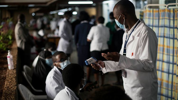 In einem Krankenhaus in Kenia: Afrika steht kurz vor der dritten Welle.