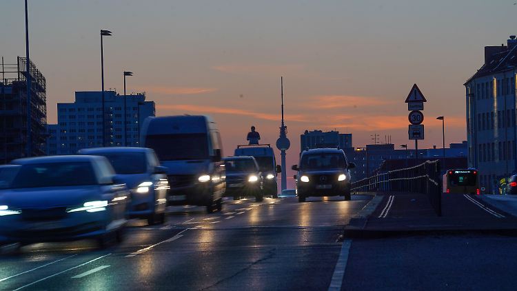 Die nächtlichen Kontaktbeschränkungen sollen in Berlin von 22 Uhr bis 5 Uhr morgens gelten.