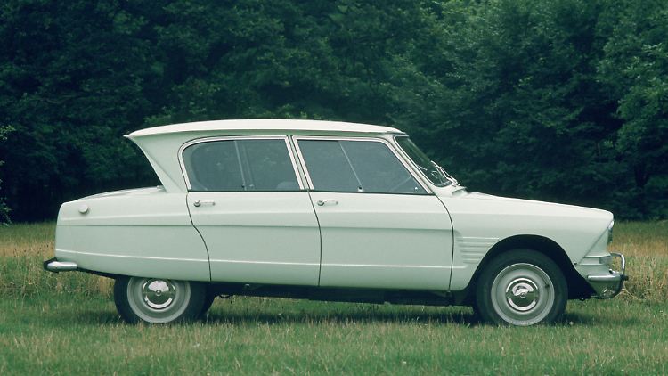 Im Oktober 1961 feiert der Citroën Ami 6 auf dem Pariser Salon Premiere.
