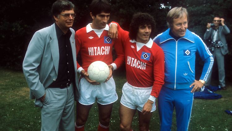 Krohn (links) mit Ivan Buljan, Kevin Keegan und Trainer Rudi Gutendorf.