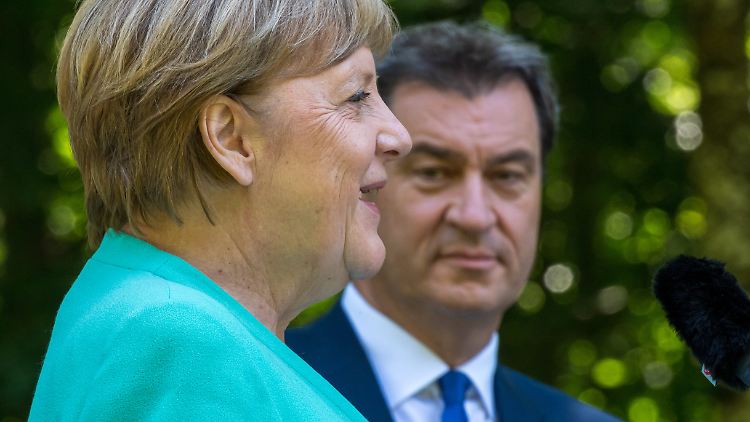 "Ein Unions-Kandidat kann ohne Unterstützung von Angela Merkel kaum erfolgreich sein", sagt Söder.
