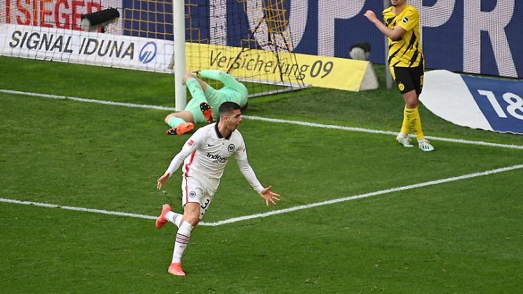 Jubel nach dem entscheidenden Tor zum 2:1: Torgarant André Silva dreht ab.