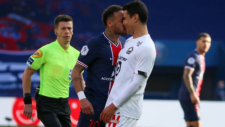 Hierfür sah Neymar zunächst nur die Gelbe Karte.