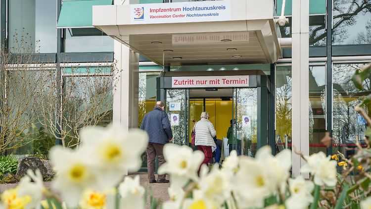 Der Gang ins Impfzentrum - bald der Gang in die Freiheit?