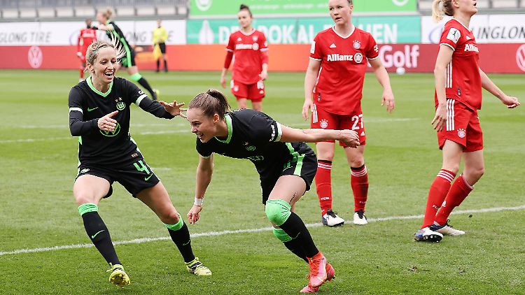 Jubel bei Wolfsburg über das Tor zum 2:0 durch Ewa Pajor (rechts).