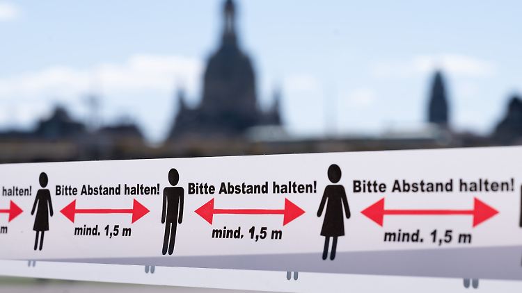 Momentan stecken 100 Infizierte durchschnittlich 97 weitere Personen mit Sars-CoV-2 an.