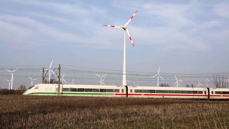 Bis 2038 will die Bahn komplett auf Ökostrom setzen.