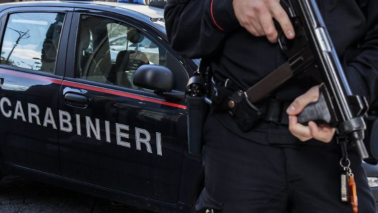 Die Polizei ging im ganzen Land gegen die Verbrecher vor.