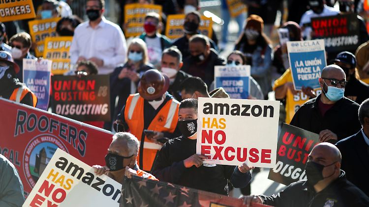 Im südöstlichen US-Bundesstaat Alabama wird über eine Arbeitnehmervertretung in einem Logistiklager von Amazon abgestimmt.