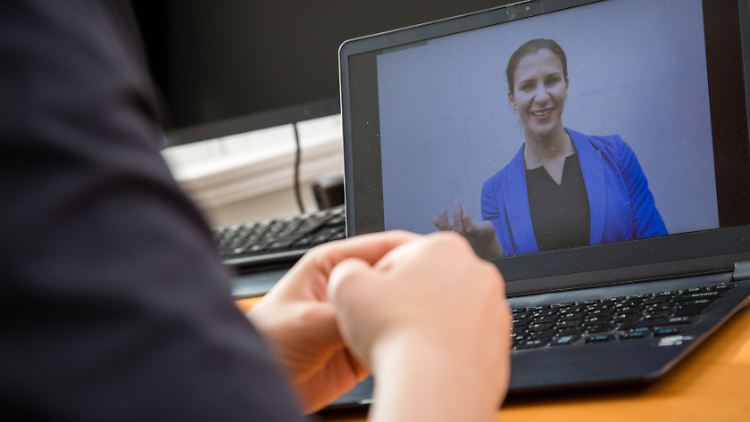 Bei der Übertragung von Frauenstimmen in Onlinekonferenzen gehen wichtige Dinge einfach verloren.