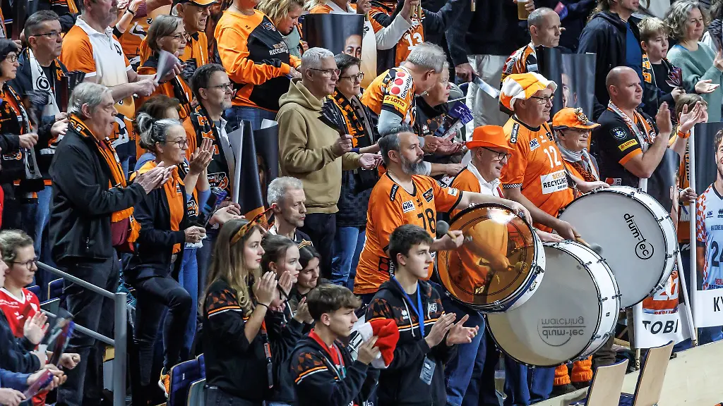 Bei-Spielen-gibt-es-lautstarke-Unterstuetzung-durch-Fans