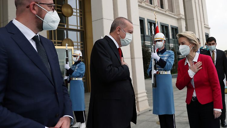 Die Worte klangen freundlich, aber in der Sache liegen Türkei und EU noch weit auseinander. 
