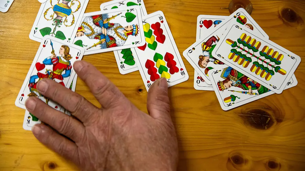 Eine-urbayerische-Tradition-Schafkopf