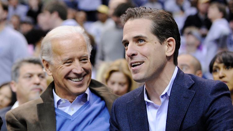 Joe Biden und sein Sohn Hunter 2010 bei einem Basketballspiel. Der tiefe Fall kam danach.