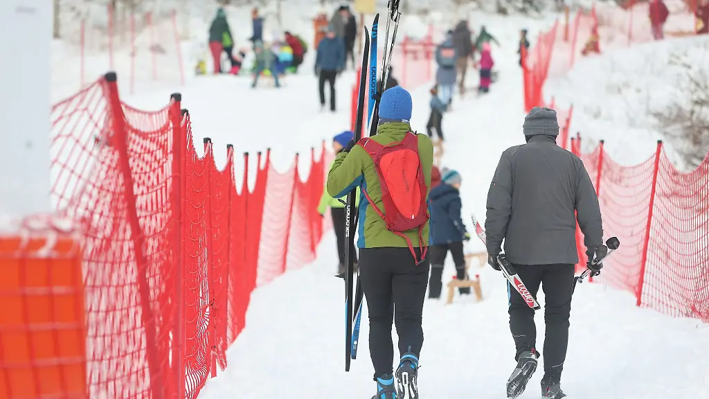 Schnee-und-Frost-und-teilweise-Sonnenschein-lockten-am-Wochenende-viele-Menschen-in-den-Harz-In-der-kommenden-Woche-ist-milderes-und-teils-schmuddeliges-Wetter-angekuendigt