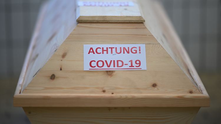Alleine in Deutschland starben mehr als 77.000 Menschen infolge von Covid-19.