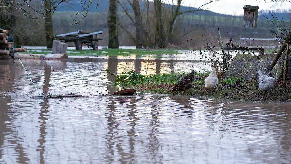 Regen-und-Schneeschmelze-fuehren-zu-Hochwasser-in-Nordbayern
