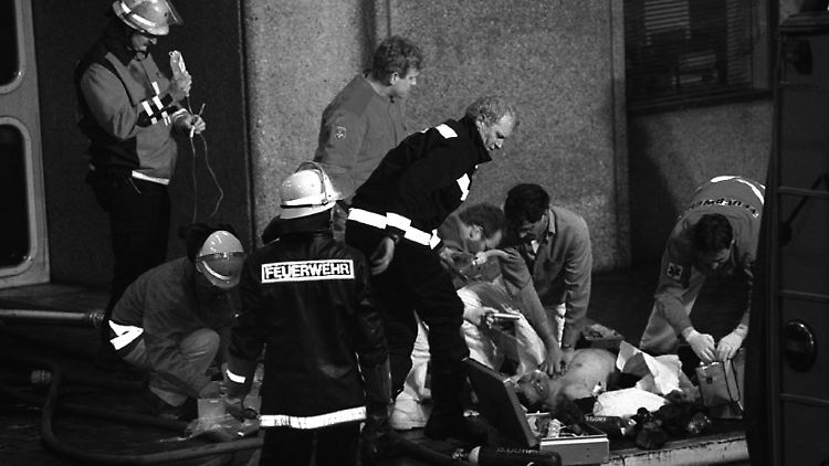 Das Feuer entwickelt binnen weniger Minuten eine gewaltige Kraft.