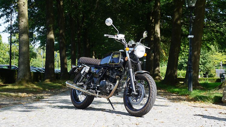 Bei der Technik gehört eine gut funktionierende Kombibremse zur Ausstattung der Mash Black Seven 125.