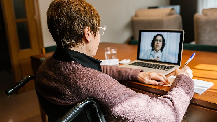 Vor allem für Risikopatienten könnten Videosprechstunden während der Pandemie hilfreich sein. 