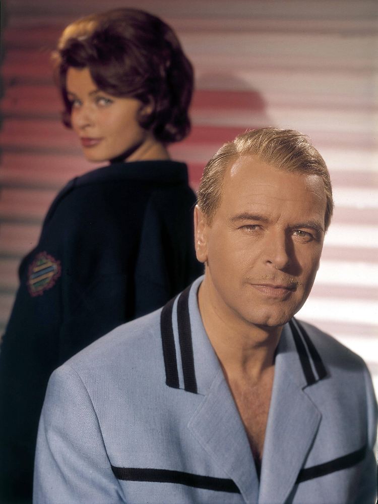 Mit O. W. Fischer spielte sie unter anderem in "Es muss nicht immer Kaviar sein".