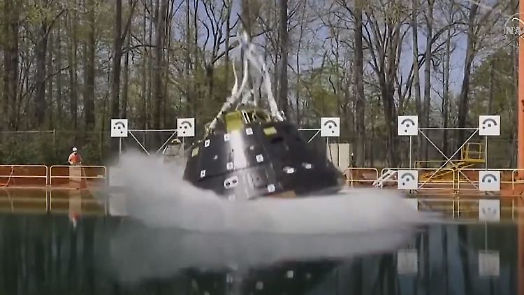 NASA Orion Mondkapsel Test.JPG
