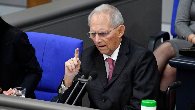 Mehr Kompetenzen für den Bund könnten für die Länder auch hilfreich sein, meint Schäuble.