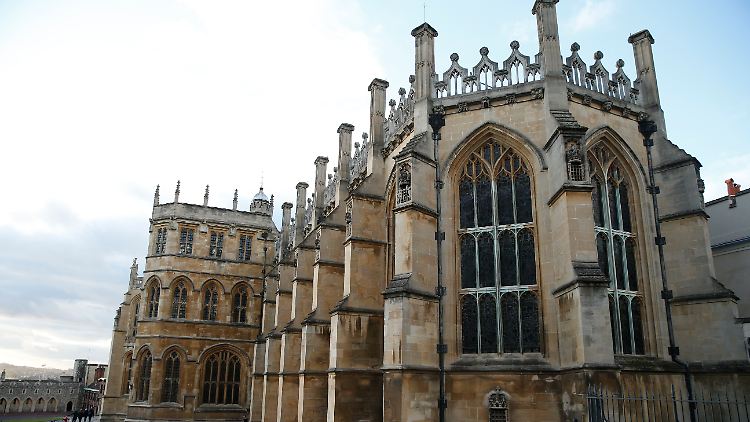 Philip wollte keinen Prunk - erwartet wird daher eine eher privatere Zeremonie, militärisch angehaucht, in der St George's Chapel im Schloss Windsor.